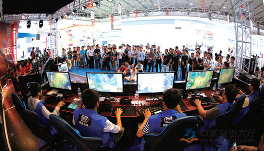 加期待他在 加期待他在